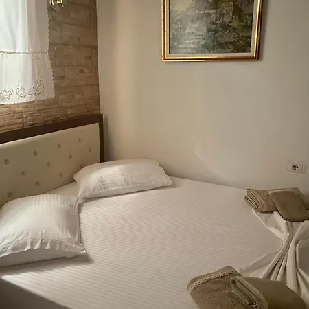 Panoramic View 招待所 Gjirokastër